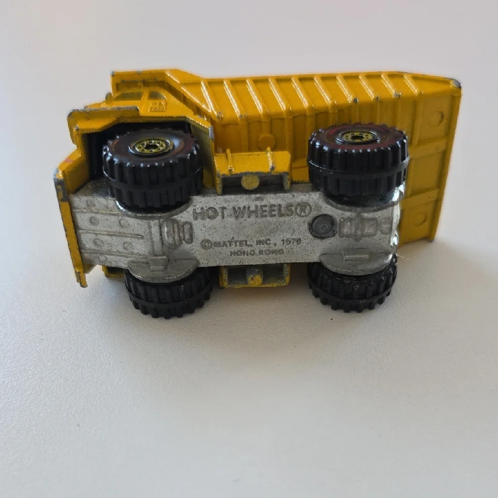 Hot Wheels 1979 CAT Yellow Dump Truck